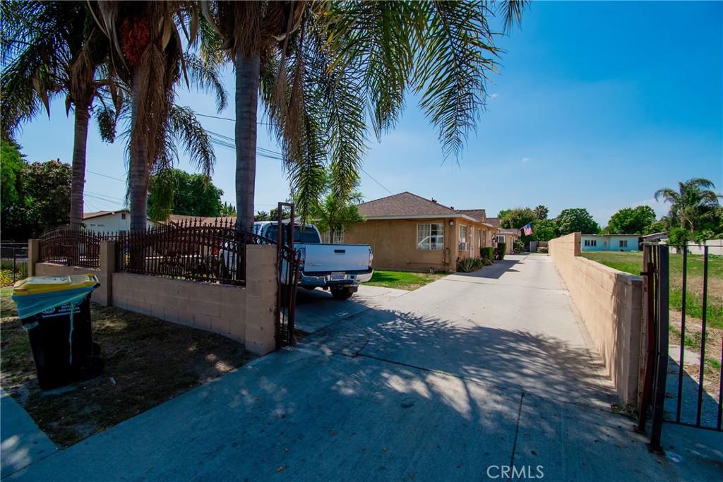 Incredible investment opportunity in North El Monte! This rare quadplex features 4 units with a total of 4 bedrooms and 4 bathrooms across 2,112 sq ft of living space on a 7,403 sq ft lot. Each unit offers functional layouts, making it ideal for stable rental income or multigenerational living. Zoned EMR3YY, this property is situated in a high-demand rental area close to schools, shopping, and major freeways. With ample parking and strong rental potential, this is a must-see for investors looking to expand their portfolio in a prime San Gabriel Valley location. Don’t miss out on this versatile and income-generating property!