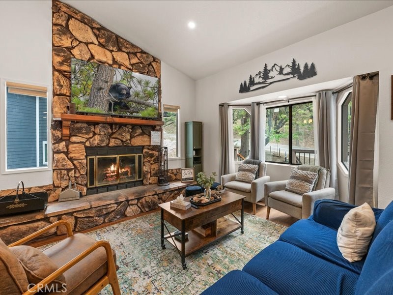 820 Villa Grove