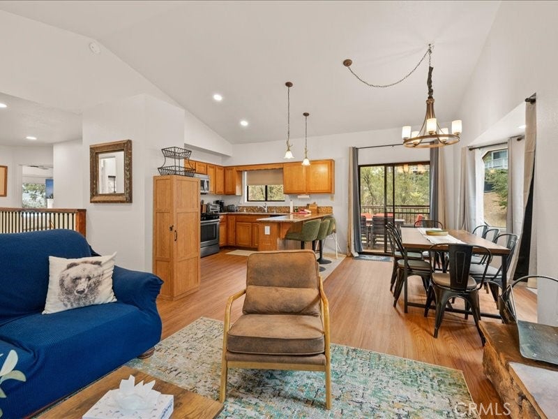 820 Villa Grove