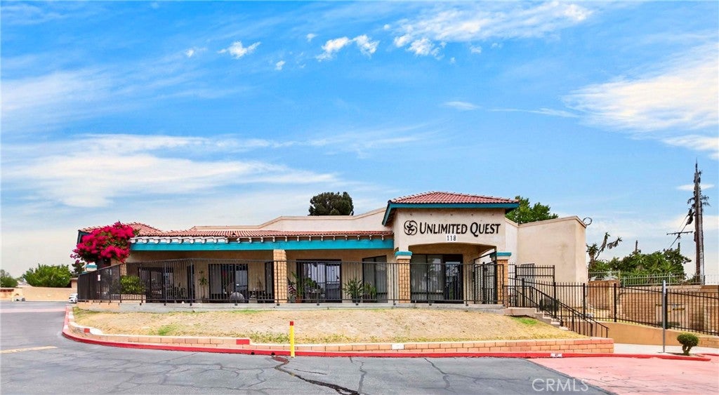 118 E Foothill