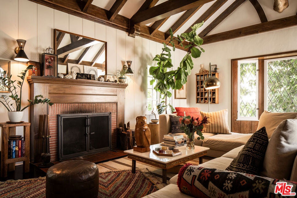 Photo of 8920 Wonderland Avenue, Los Angeles, CA 90046 (MLS # 26987255)