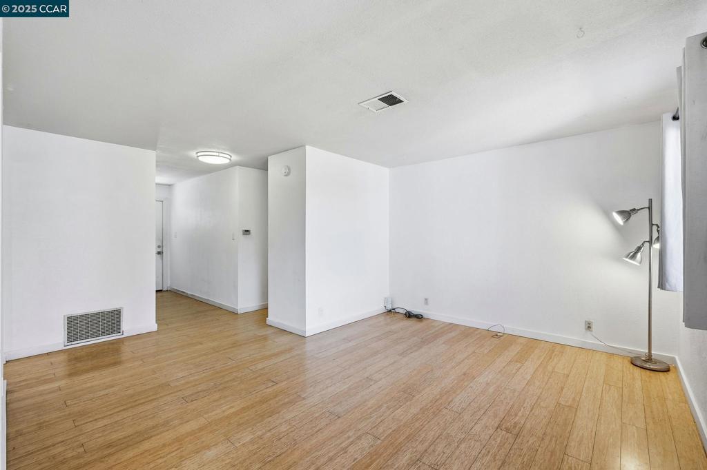 CLAY. VLY HIGHL. - Residential