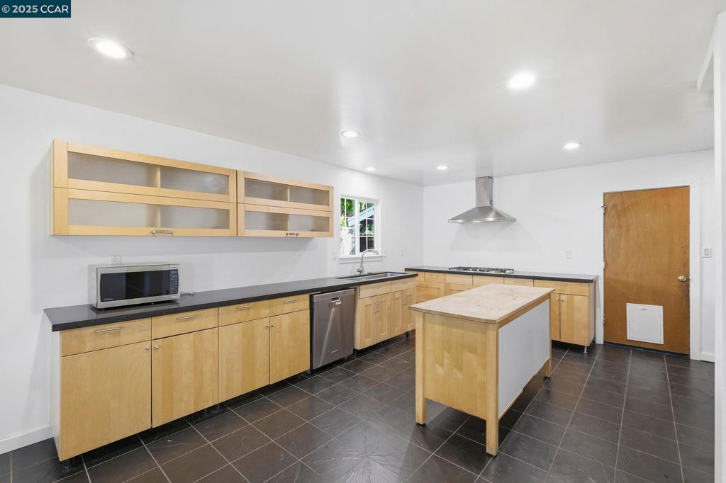 CLAY. VLY HIGHL. - Residential