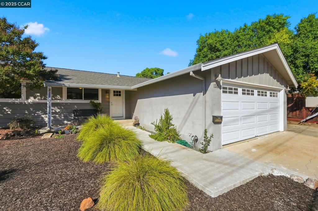 CLAY. VLY HIGHL. - Residential