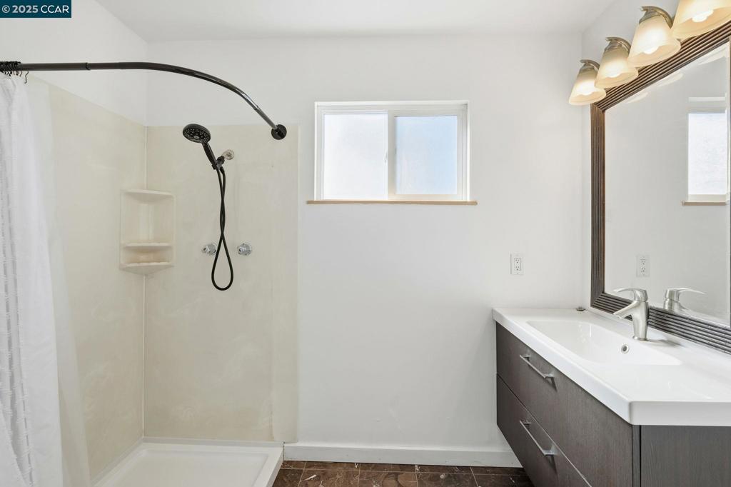 CLAY. VLY HIGHL. - Residential