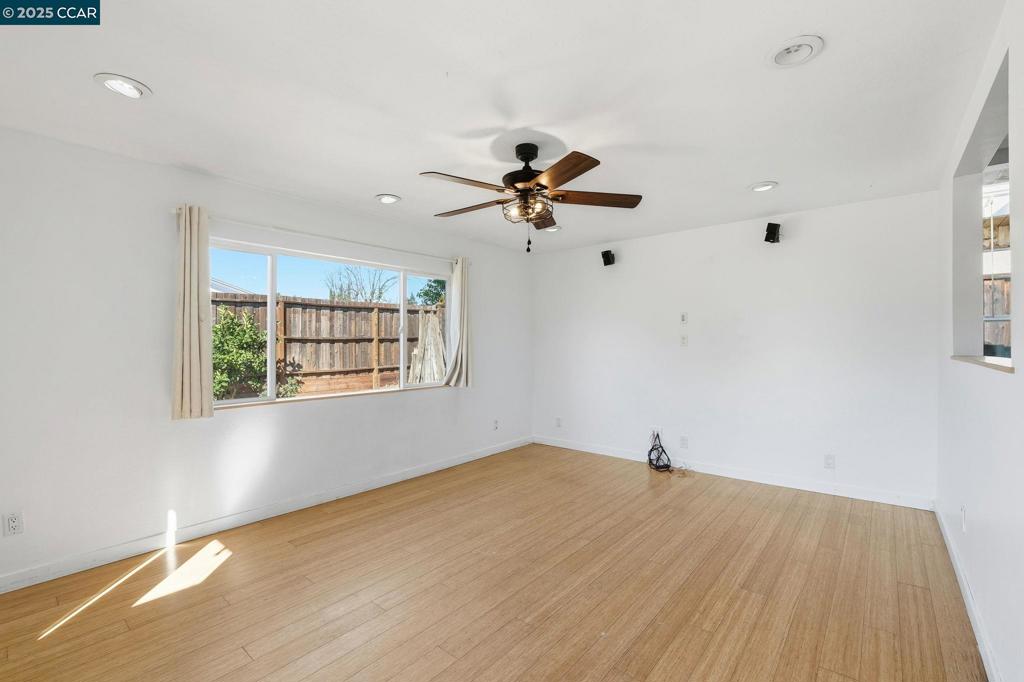 CLAY. VLY HIGHL. - Residential