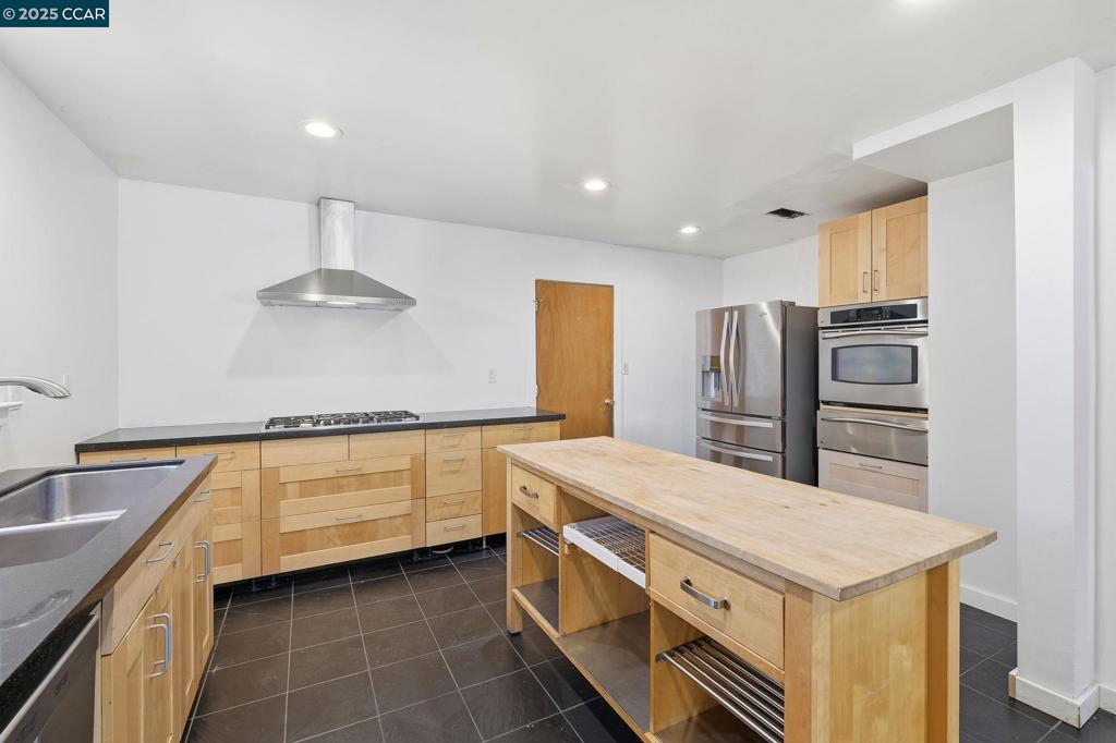 CLAY. VLY HIGHL. - Residential