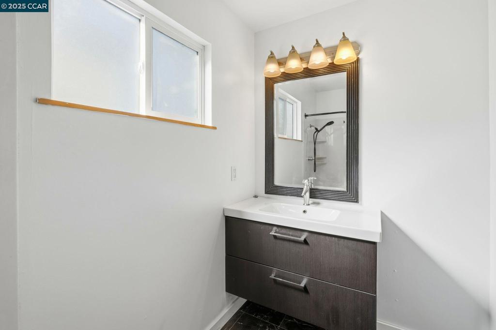 CLAY. VLY HIGHL. - Residential