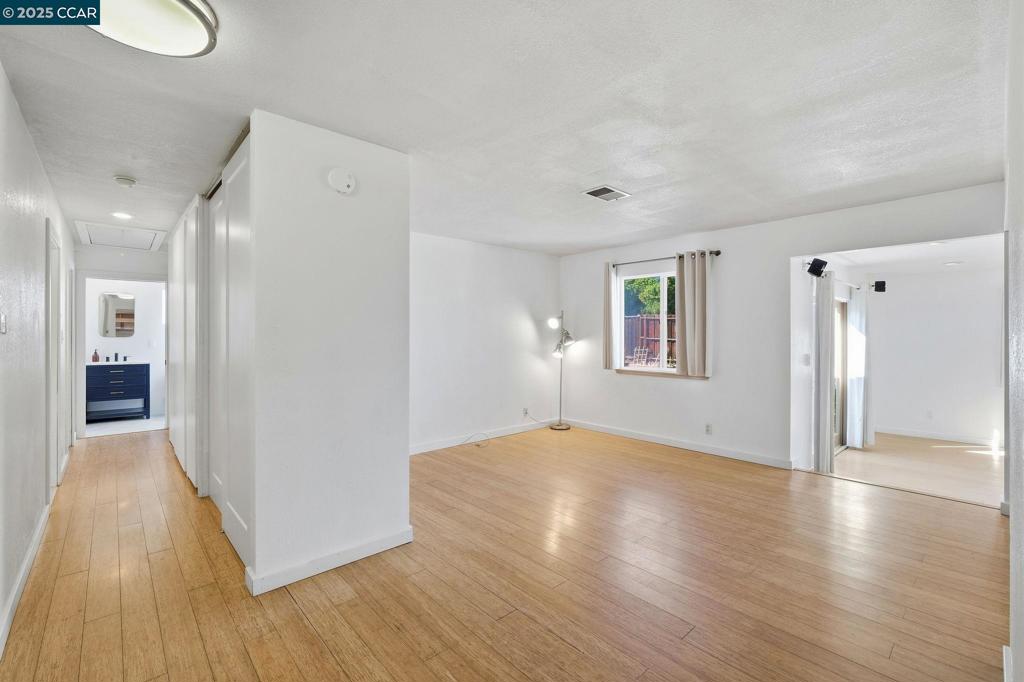 CLAY. VLY HIGHL. - Residential