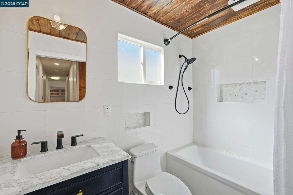 CLAY. VLY HIGHL. - Residential