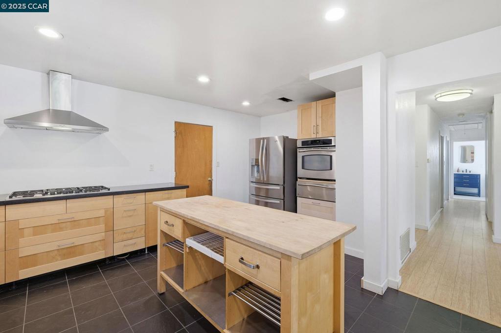 CLAY. VLY HIGHL. - Residential