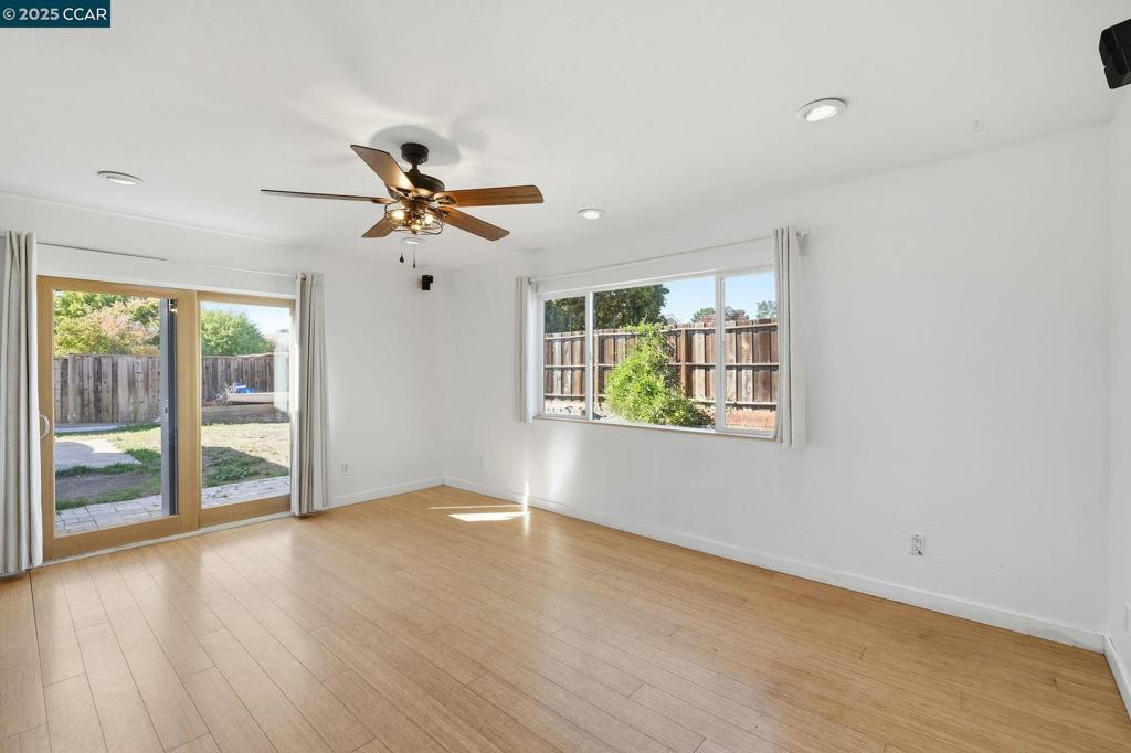 CLAY. VLY HIGHL. - Residential