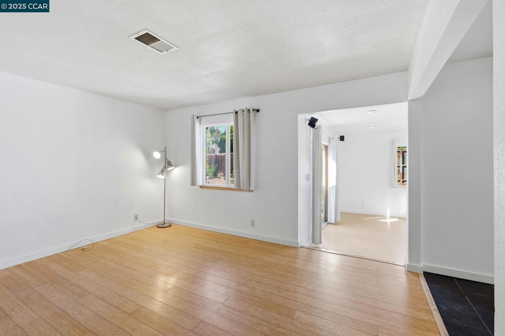 CLAY. VLY HIGHL. - Residential