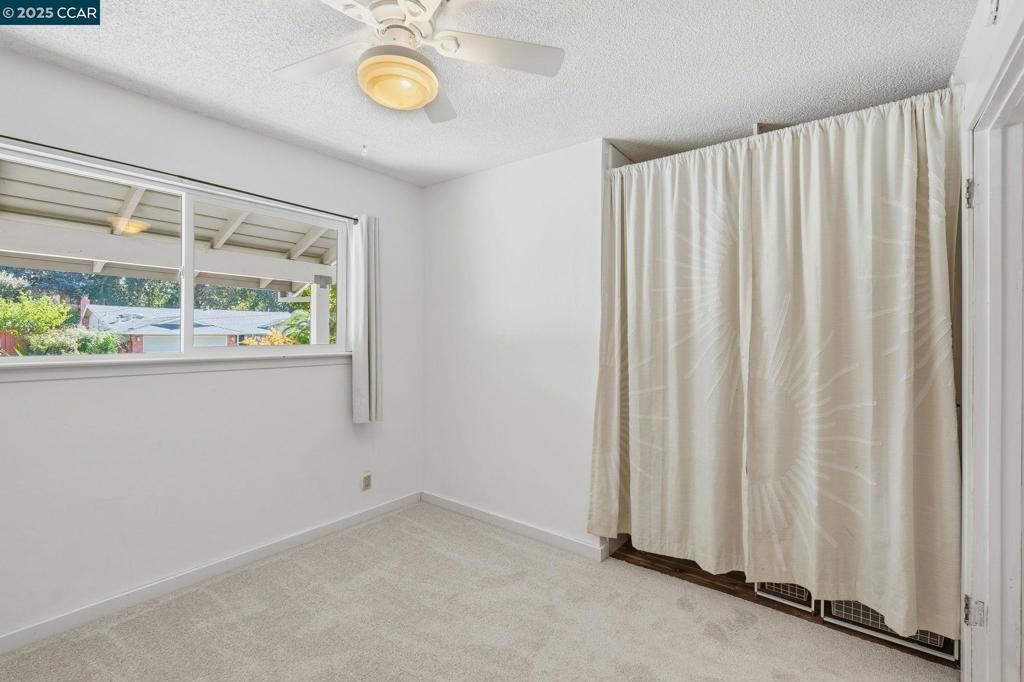 CLAY. VLY HIGHL. - Residential