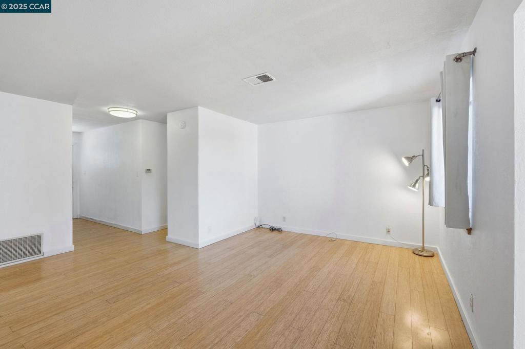 CLAY. VLY HIGHL. - Residential