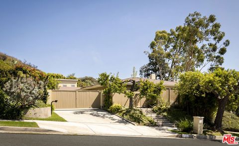 Photo of 400 Surfview Drive, Pacific Palisades, CA 90272 (MLS # 25597571)
