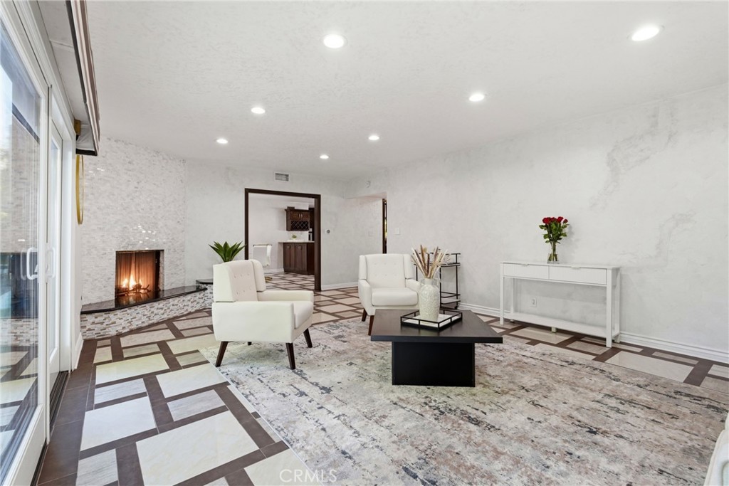 5836 Winnetka Avenue