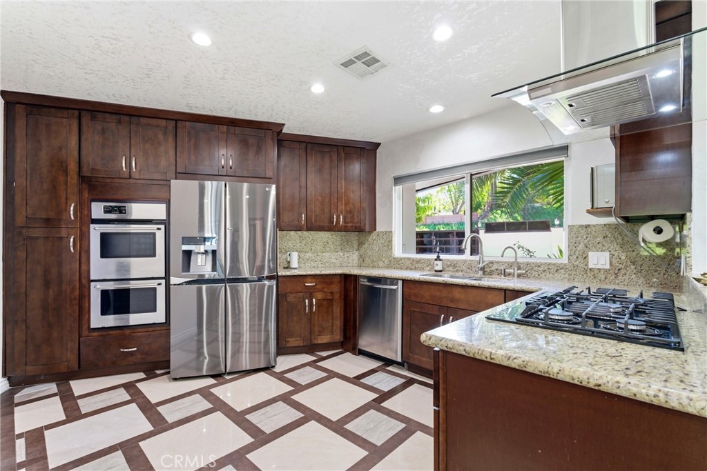 5836 Winnetka Avenue