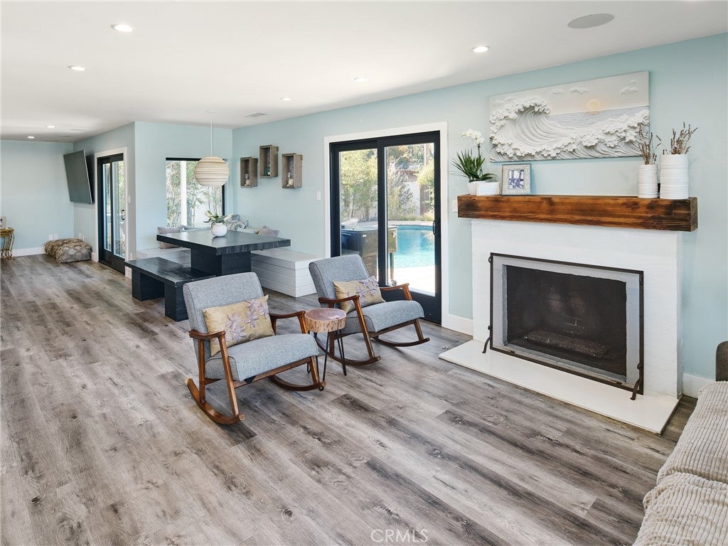 1005 E Walnut