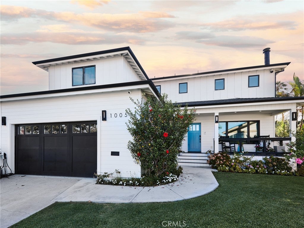 1005 E Walnut