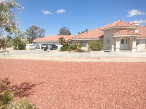 Photo of 20305 Rancherias Road RD, Apple Valley, CA 92307 (MLS # SB26126444)
