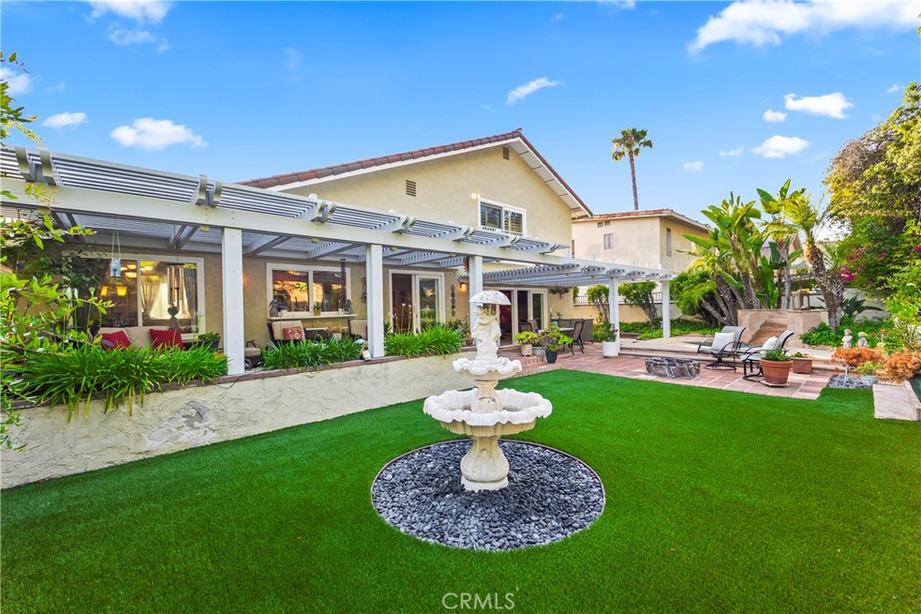 24236 Via San Clemente