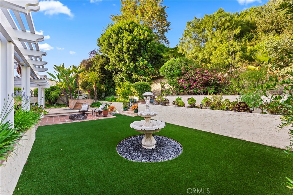 24236 Via San Clemente