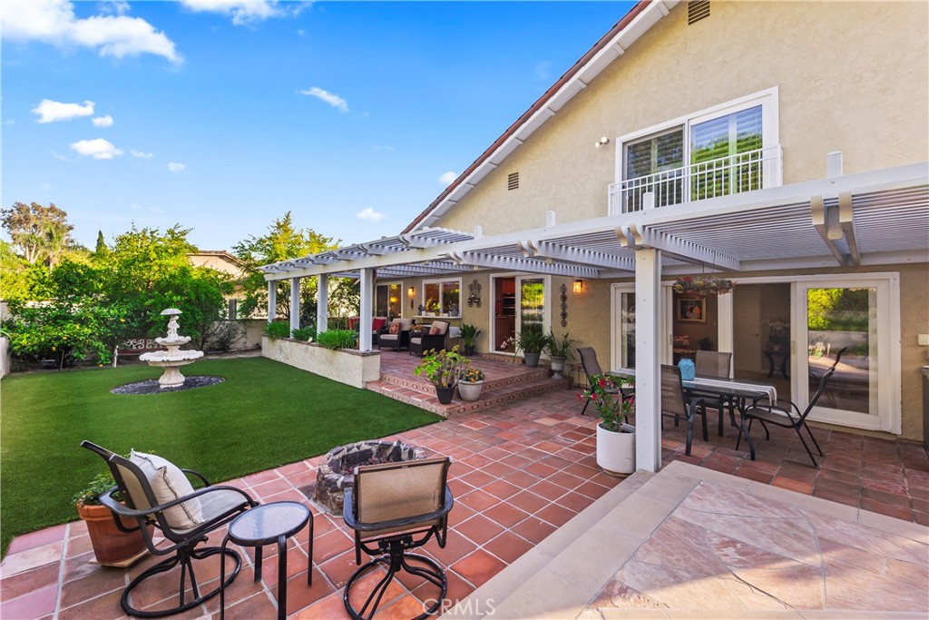 24236 Via San Clemente