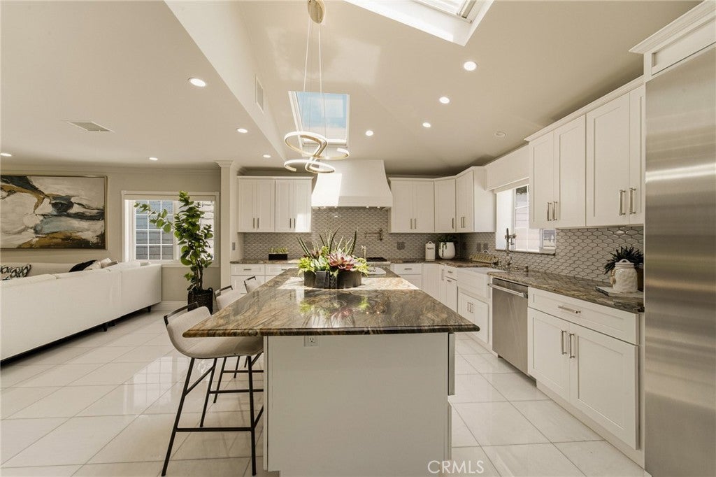 7726 W 79th