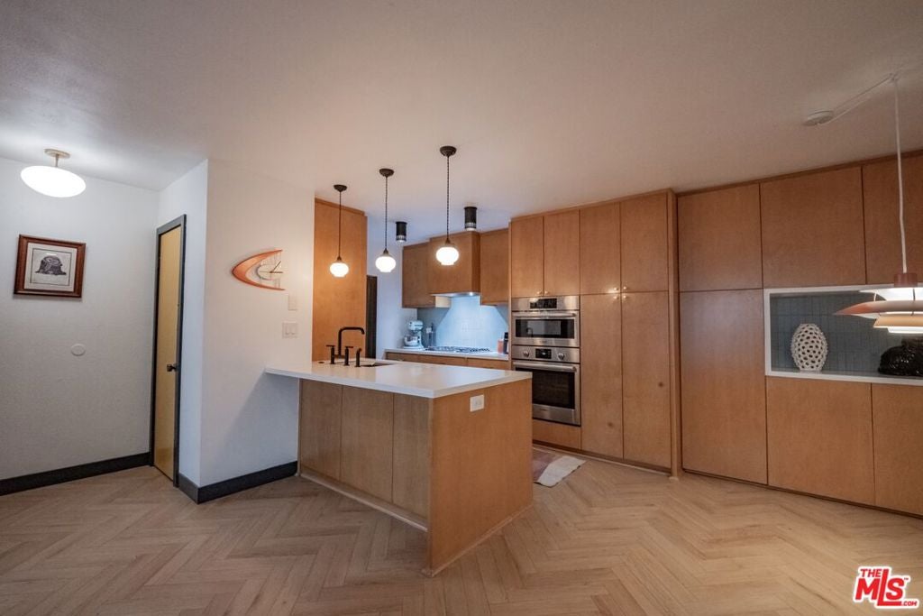 15511 Sherman Way 40