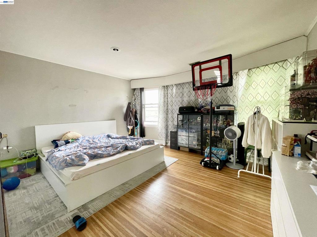 2517 Webb Ave