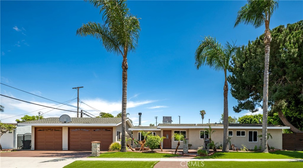 1238 N Studebaker