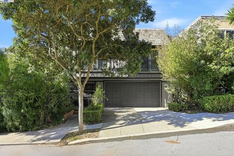 Photo of 280 Gold Mine Dr, San Francisco, CA 94131 (MLS # 41117856)