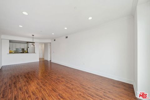 Photo of 1050 S Holt Avenue #404, Los Angeles, CA 90035 (MLS # 26773977)