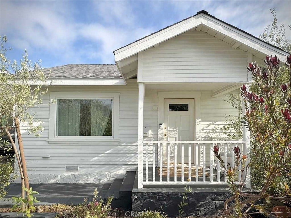 124 W Sycamore Avenue