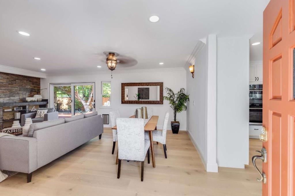 1391 Ridgewood Drive