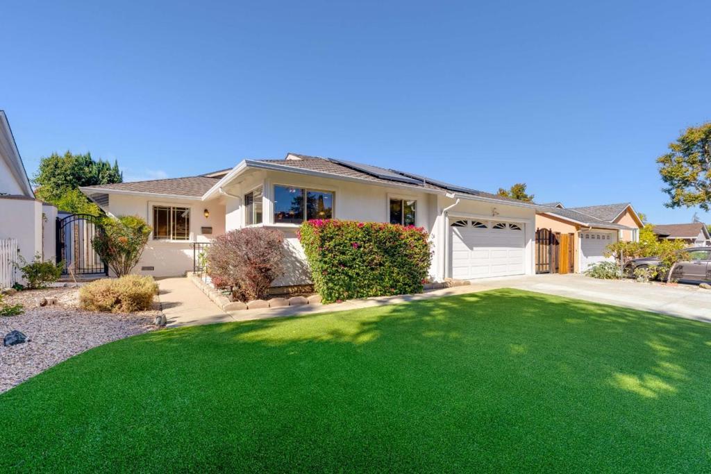 1391 Ridgewood Drive