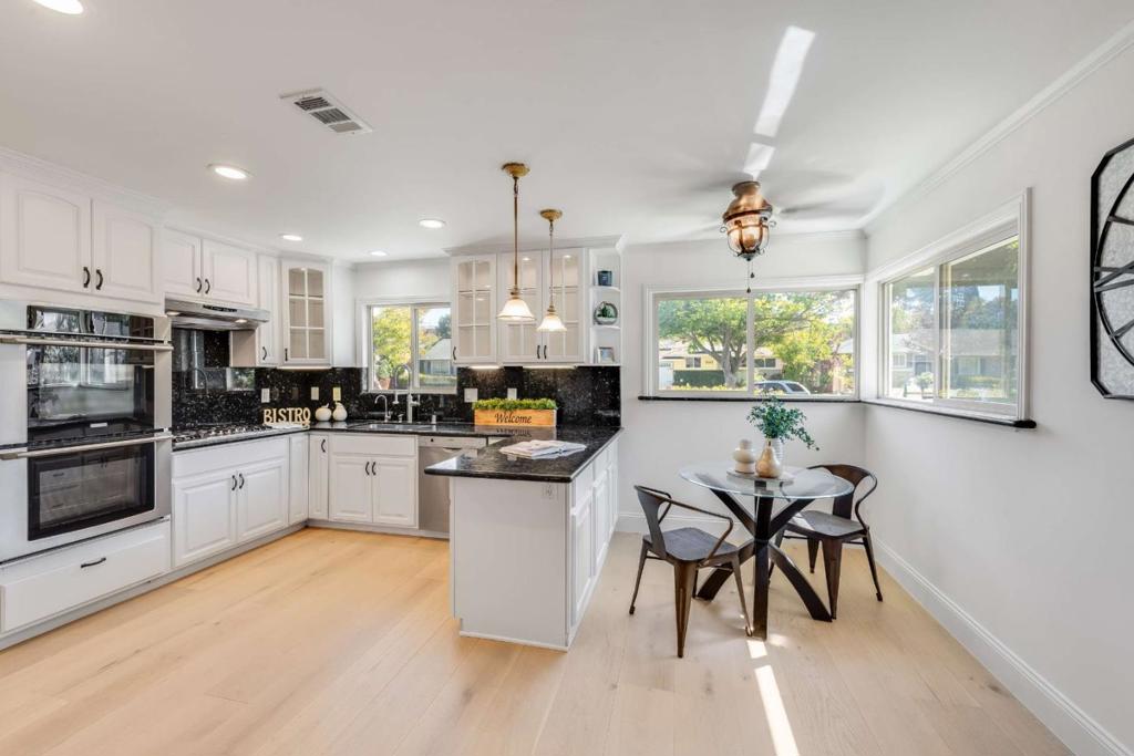 1391 Ridgewood Drive