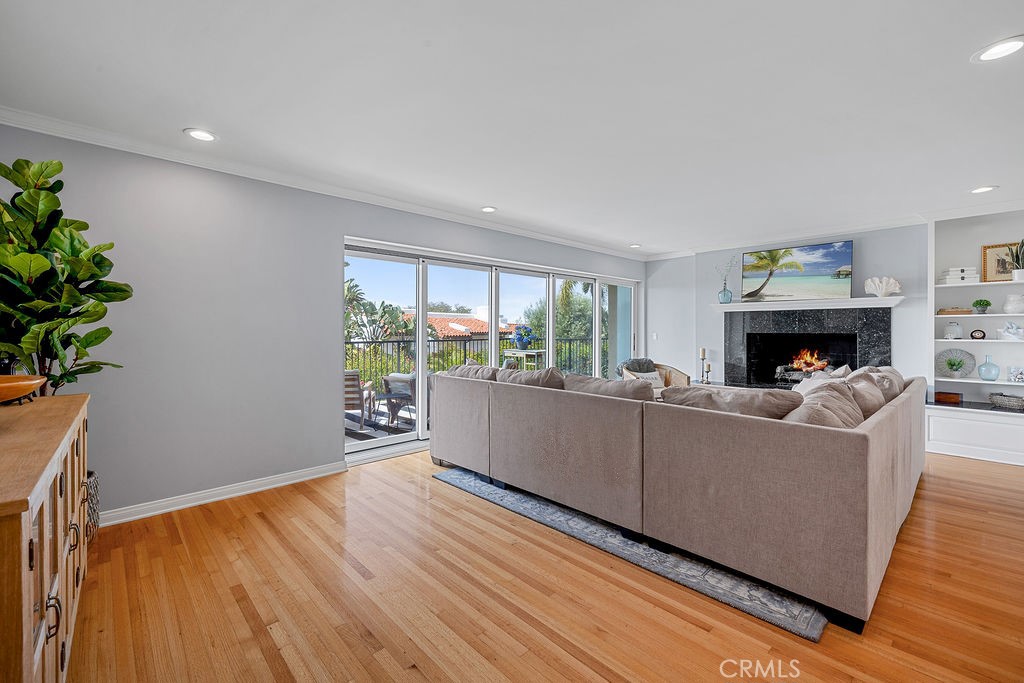 1609 Via Montemar