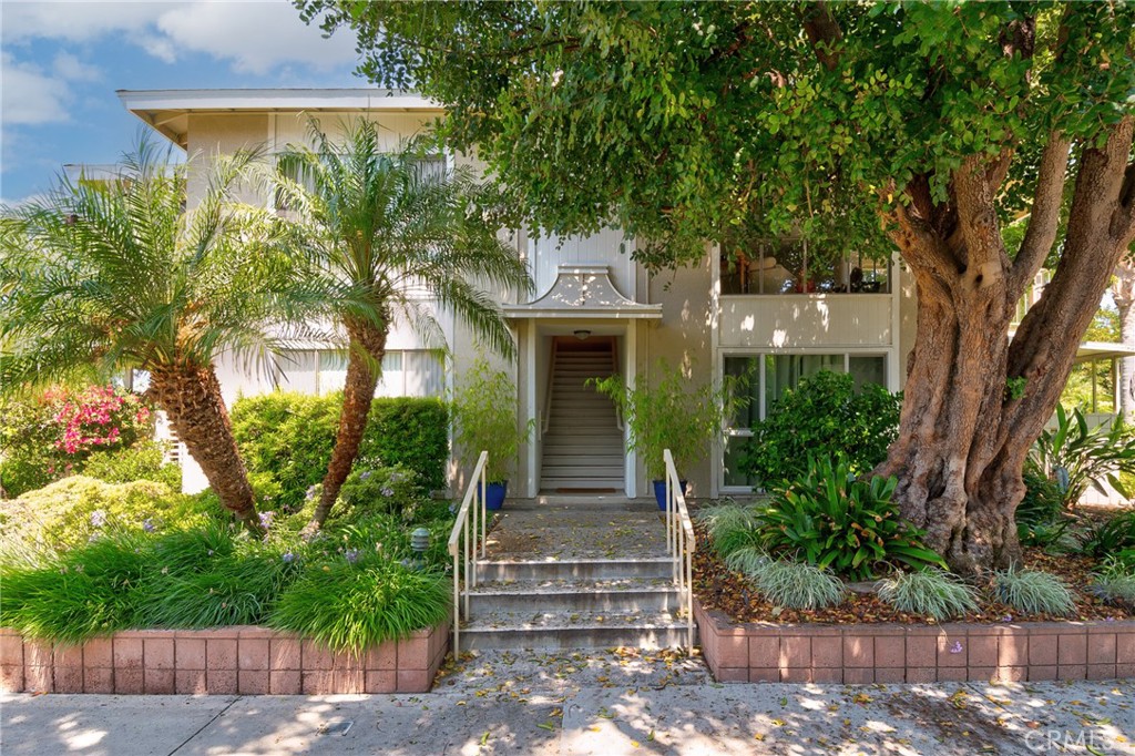 922 Avenida Majorca O