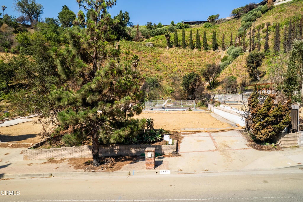 1227 Bienveneda Avenue