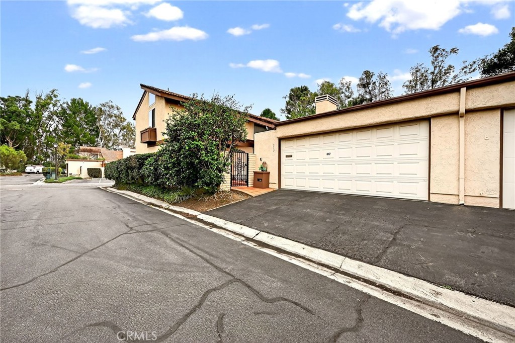 317 S Vista Del Canon