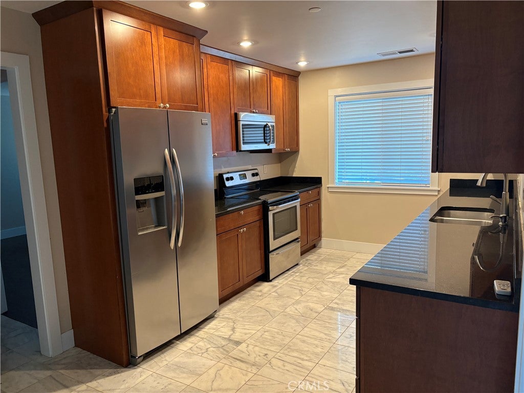 14006 Creston