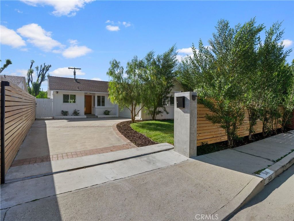 Photo of 5141 Don Pio Drive, Woodland Hills, CA 91364 (MLS # PW26076477)