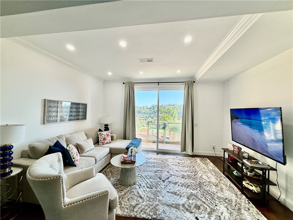 30902 Clubhouse 11F