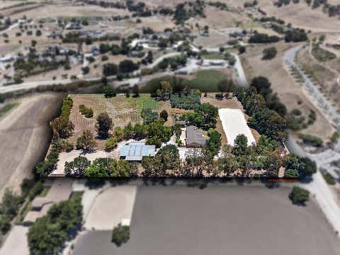 Photo of 3385 Cienega Road, Hollister, CA 95023 (MLS # ML82052435)