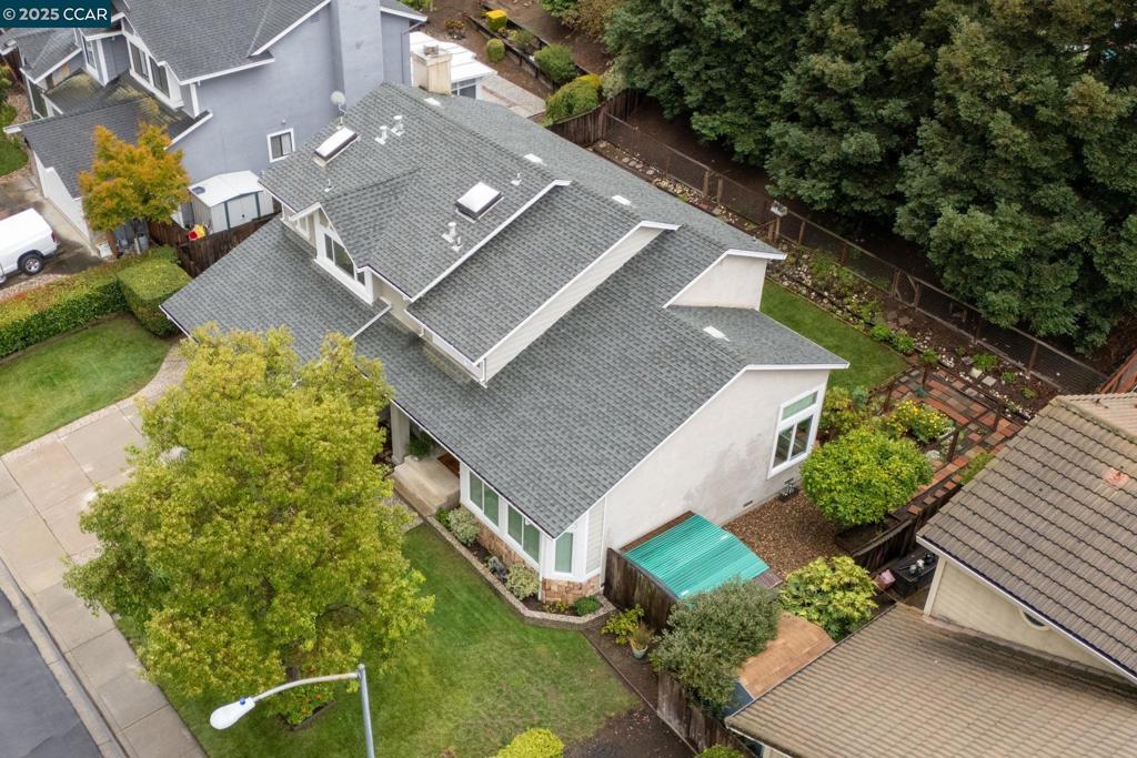 PINE HOLLOW EST. - Residential