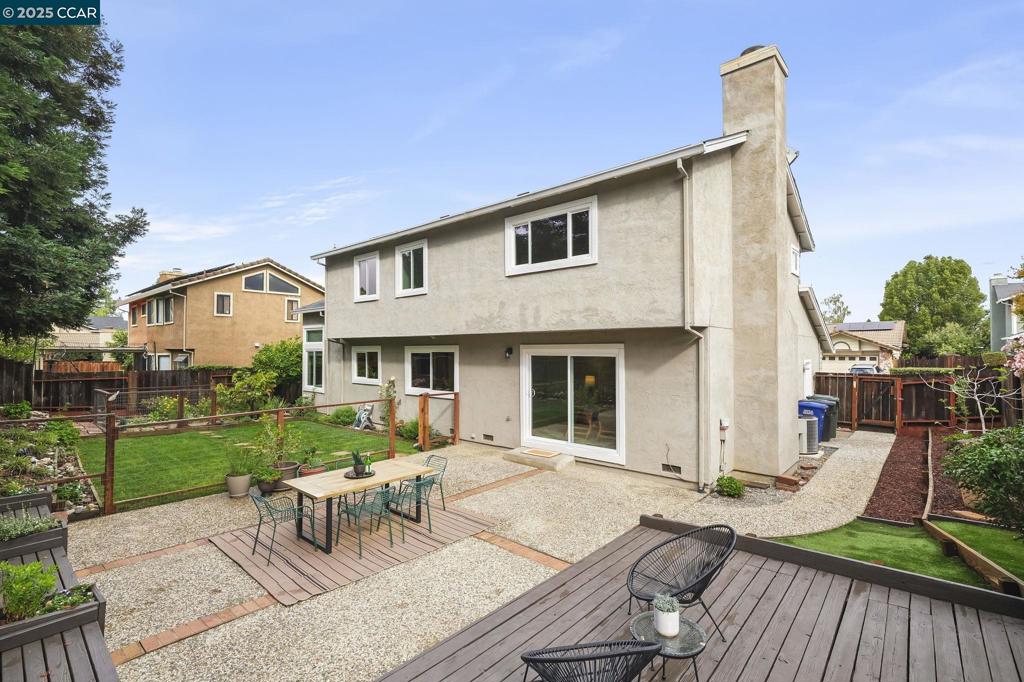 PINE HOLLOW EST. - Residential