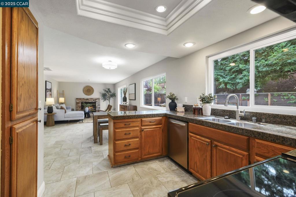 PINE HOLLOW EST. - Residential