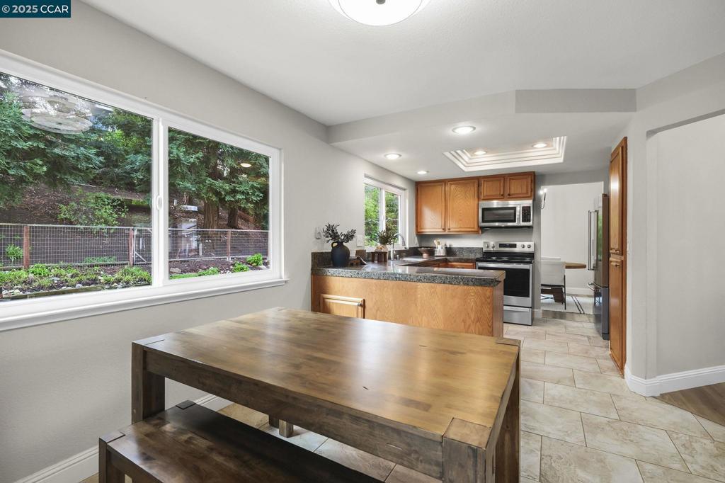 PINE HOLLOW EST. - Residential